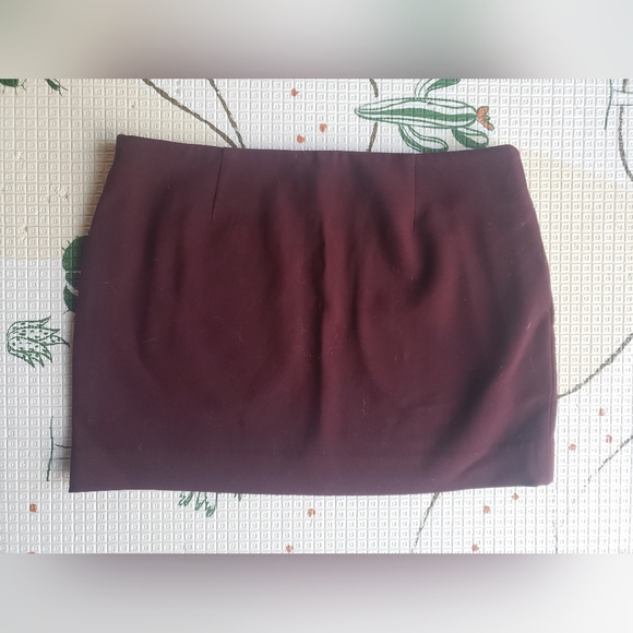Aritzia mini skirt size 4 - Picture 2 of 3
